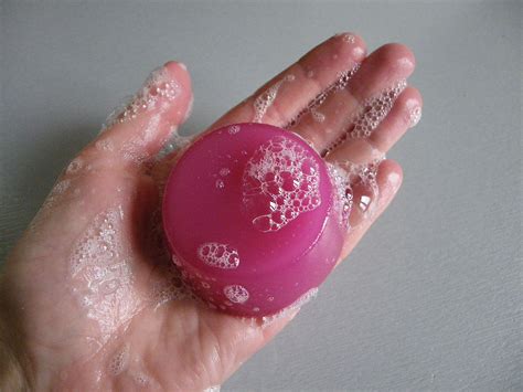 How to use a Lush shower jelly